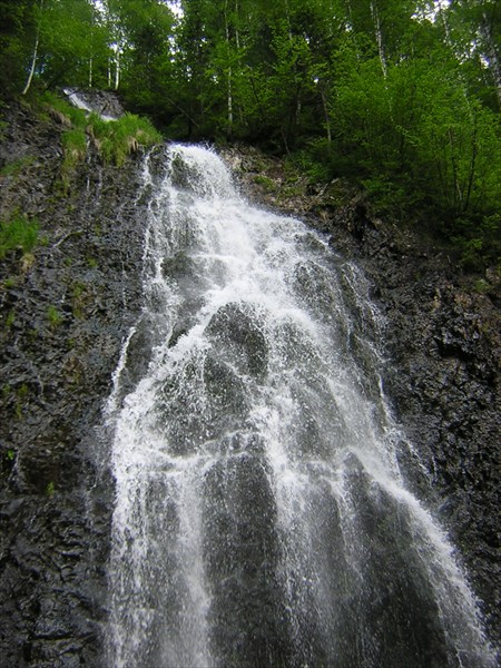 на фото: Чинжебский водопад